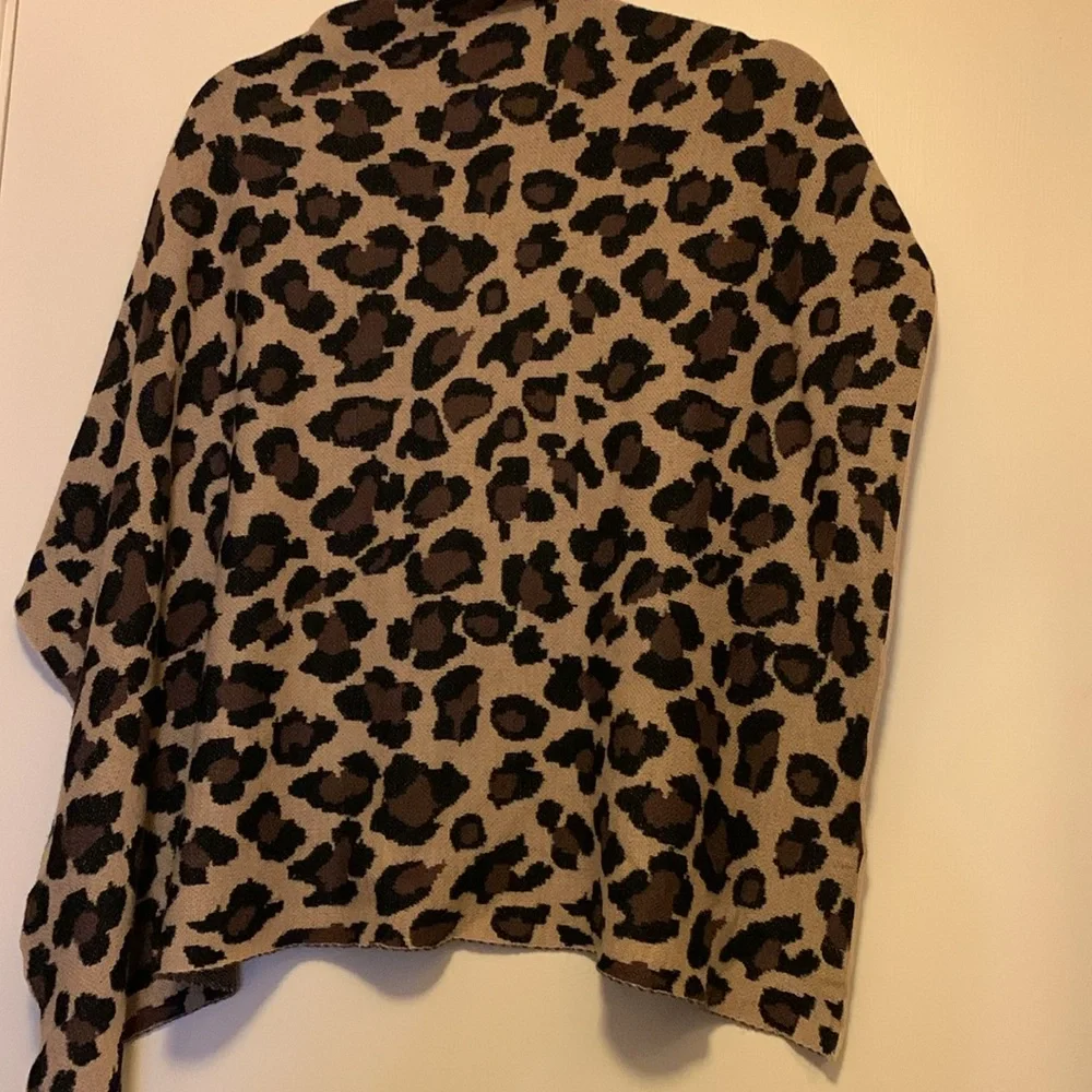 Leopard Scarf - Picture 2 of 2